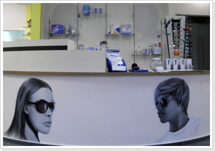 "gute Brille" Optiker Anton Erfurt "gute Brille" Wandgestaltung (innen)
